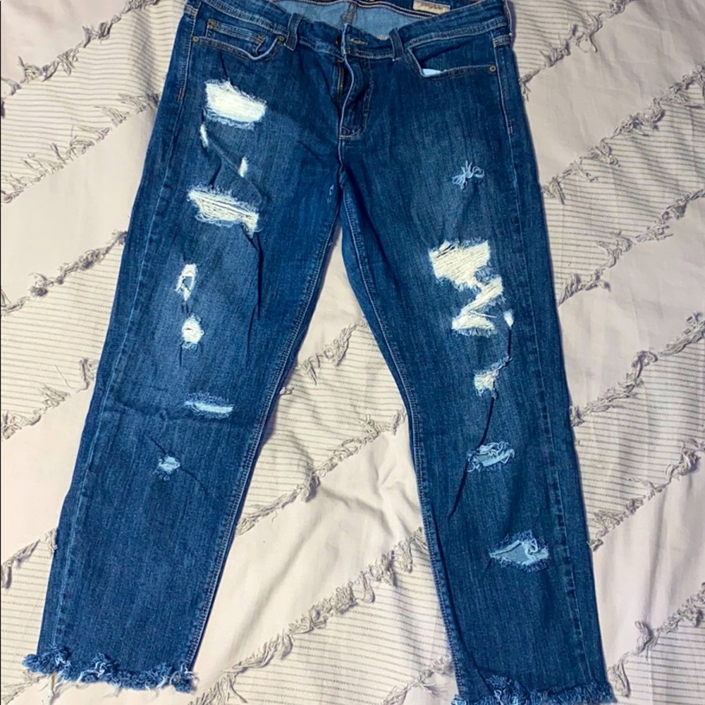 CUTE Ripped Jeans!!